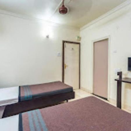 Hotel Abhishek ,นาสิก ภายนอก รูปภาพ