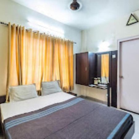 Hotel Abhishek ,นาสิก ภายนอก รูปภาพ