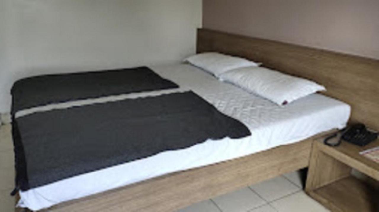 Hotel Abhishek ,นาสิก ภายนอก รูปภาพ