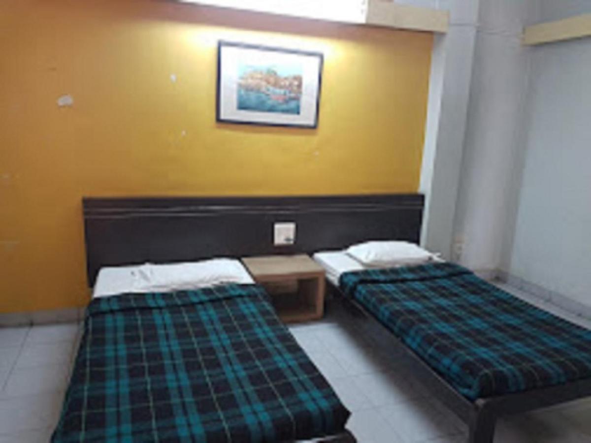 Hotel Abhishek ,นาสิก ภายนอก รูปภาพ