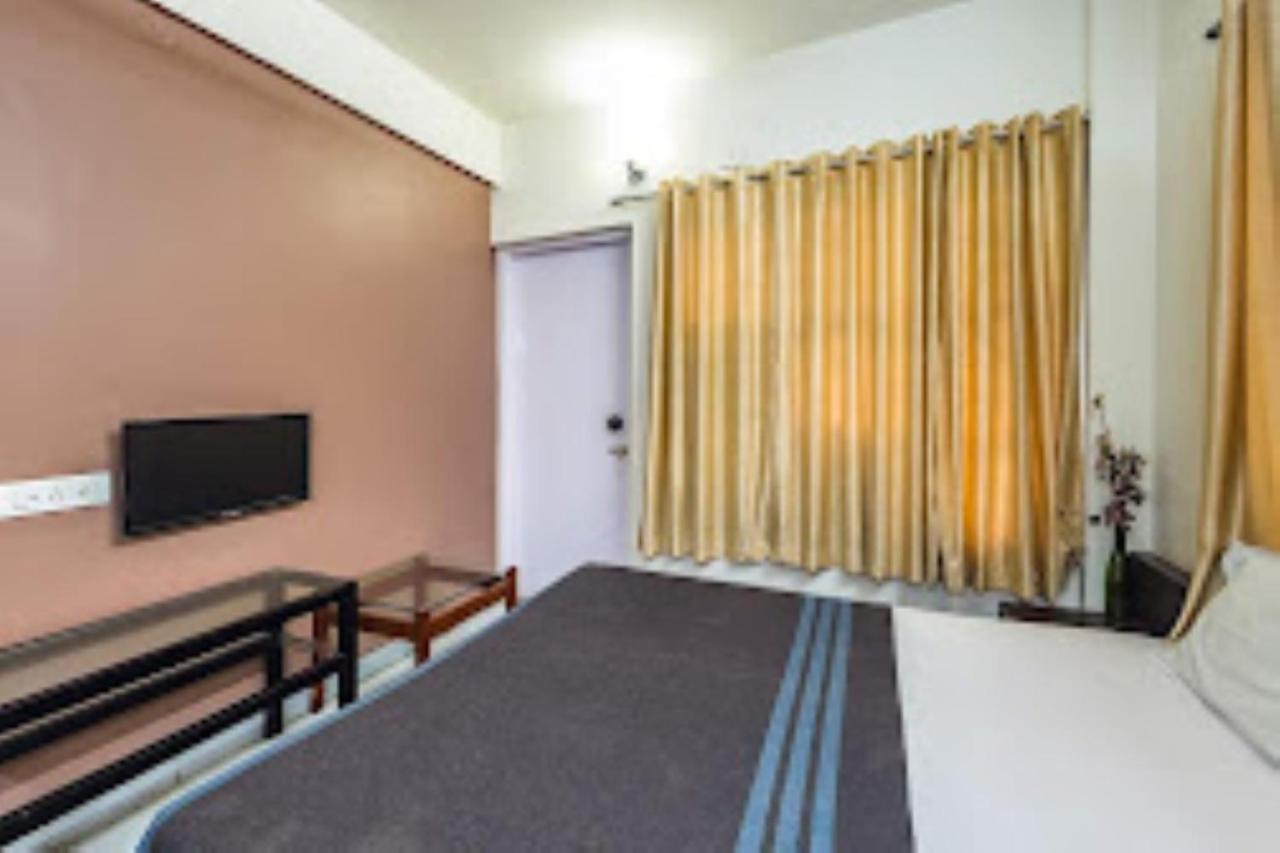 Hotel Abhishek ,นาสิก ภายนอก รูปภาพ