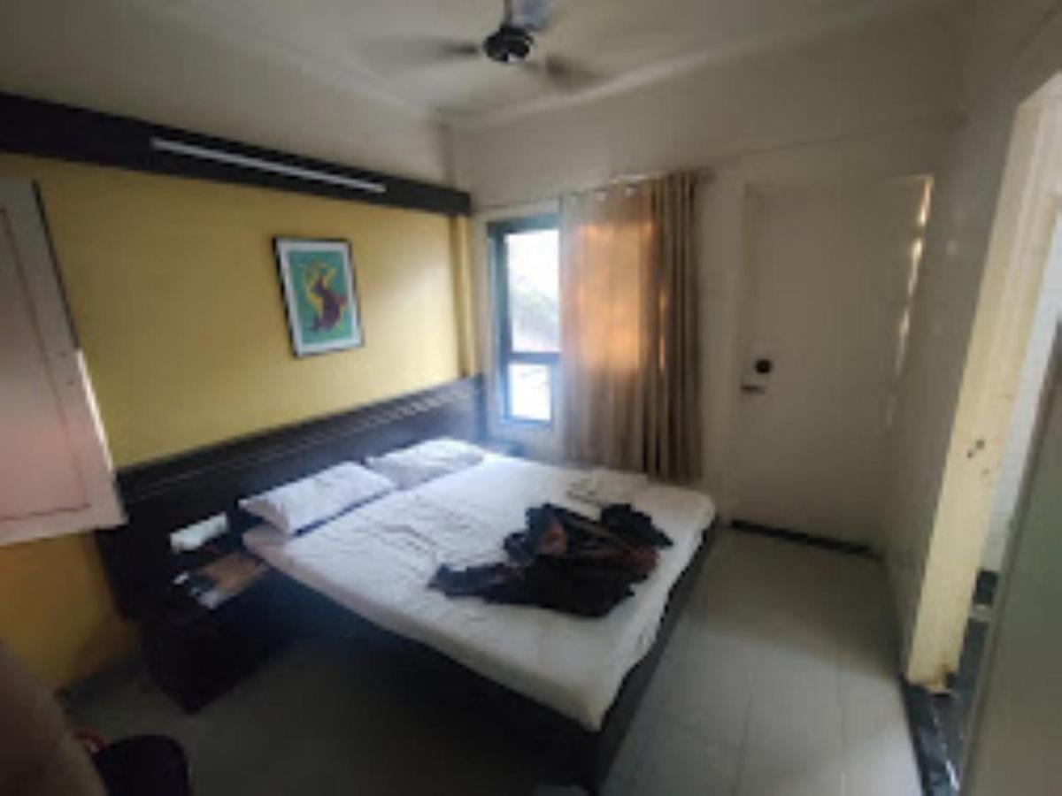 Hotel Abhishek ,นาสิก ภายนอก รูปภาพ