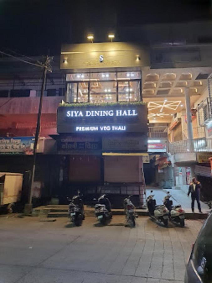 Hotel Abhishek ,นาสิก ภายนอก รูปภาพ